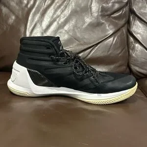 Under Armour Black and White Basketball Shoes Sleek Design Men Size 11
Used Under Armour | Shoes | Under Armour Black And White  main image 2